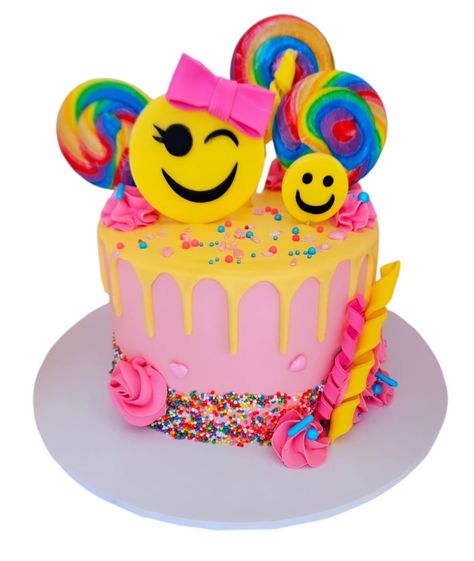 Smiley face emoji cake! With all the colours 😍 Girl Birthday Cake, Smiley Face Emoji, Emoji Cake, Face Emoji, Smiley Face, Smiley, Girl Birthday, All The Colors, Birthday Cake