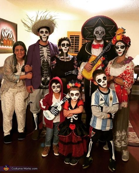 Disney Coco Costume, Coco Movie Costume Ideas, Coco Disney Outfit Ideas, Miguel From Coco Costume, Coco Halloween Costume Family, Coco Makeup Disney, Coco Costumes Family, Miguel Coco Makeup, Coco Family Halloween Costumes