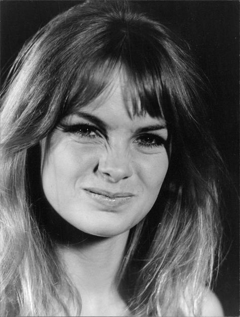 Jean Shrimpton pulls a face Jean Shrimpton 1960s, Jean Shrimpton, 60s Women, Famous Photographers, Cut My Hair, Look Vintage, Vintage Hairstyles, Vintage Beauty, Old Hollywood