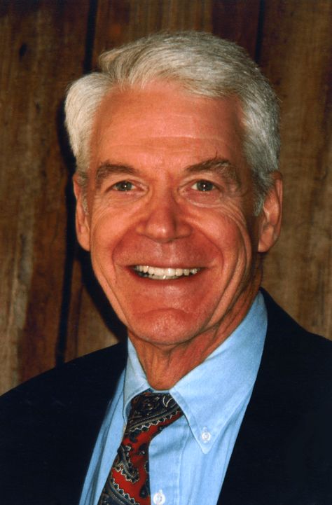 One of the pioneers of the plant based diet, Dr. Caldwell Esselstyn was the first to discover that a plant based diet not only has the ability to prevent heart disease, but to reverse it as well. #acaseforplantbased #aCfPB #blog #veganblogger #vegan #plantbased #dresselstyn #caldwellesselstyn #heartdisease #preventandreverseheartdisease #veganformyheart #veganformyhealth #health Esselstyn Diet, Whole Food Plant Based Diet, Joel Fuhrman, Vegan Starters, Delicious Salad Dressings, Forks Over Knives, American Diet, Food Pyramid, Cleveland Clinic