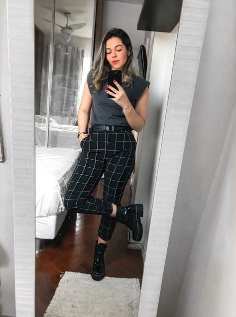 Tattooed Professional Women Work Outfits, Edgy Business Casual Summer, Rock Business Casual, Skater Business Casual, Business Casual Outfits Women Aesthetic, Black And White Edgy Outfits, Business Emo Outfits, Rocker Work Outfit, Sophisticated Grunge Outfits