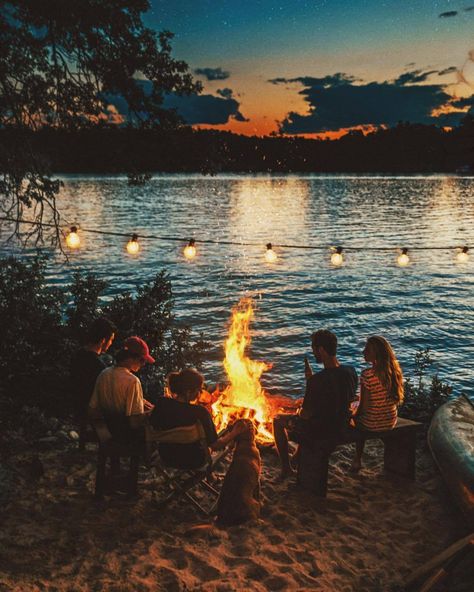 Escaping from the ordinary Beach Camping Photography, Camping Photography Friends, Camping Sauvage, Camping Desserts, School Camp, Camping Photography, Fall Camping, Chill Vibes, Summer Goals