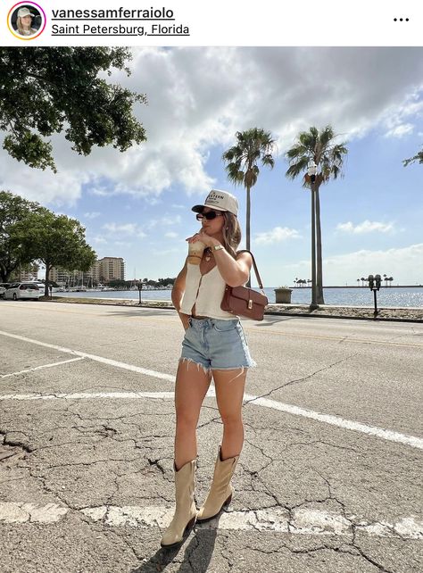 Florida Outfit Ideas, Cowgirl Boots Outfit Summer, Traje Cowgirl, Summer Boots Outfit, Estilo Cowgirl, Cowgirl Boots Outfit, Florida Outfits, Cowgirl Style Outfits, Fair Outfits