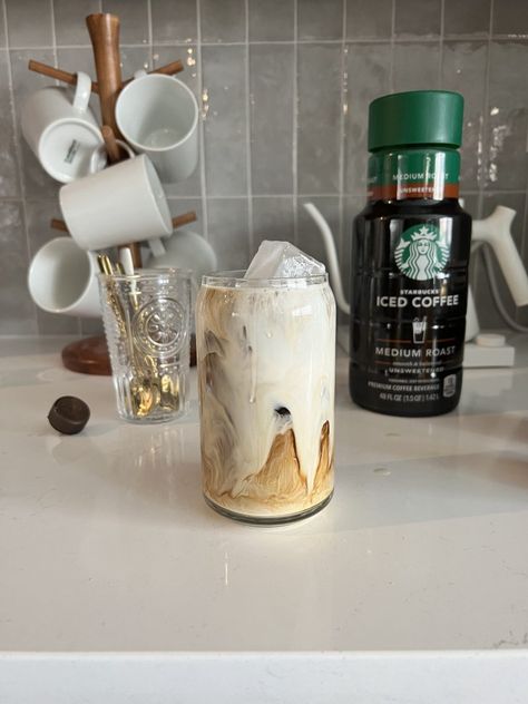 Starbucks Vanilla Cold Brew, Starbucks Cold Brew At Home, Vanilla Cold Brew Coffee Recipe, Starbucks Vanilla Sweet Cream Cold Brew, Starbucks Cold Brew Recipes, Sweet Cream Cold Brew Starbucks, Coffee Drinks At Starbucks, Starbucks Vanilla Sweet Cream, Vanilla Sweet Cream Cold Brew