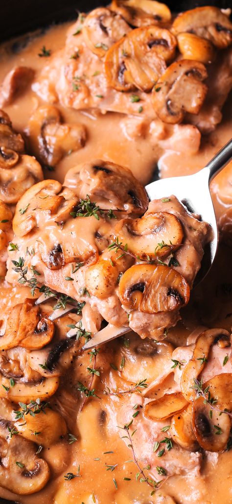 Recipe Chicken Thighs, Chicken With Mushroom Sauce, Mushroom Skillet, Skillet Chicken Thighs, Chicken With Mushroom, Baked Ranch Chicken, Pan Sauce, Creamy Mushroom Sauce, White Wines