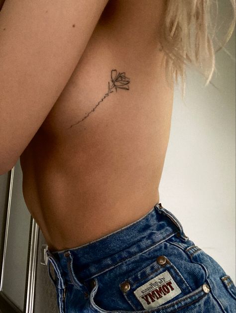 Womens Rib Cage Tattoos, Handwriting Rib Tattoo, Tattoo Ideas For Side Ribs, Writing Tattoo On Ribs, Tattoo Ideas On Side Rib Cage, Ribs Tattoo Women, Rip Cage Tattoo Women, Baddie Tats Side Rib, Men Rib Tattoo Ideas