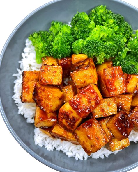 Spicy Maple Glazed Tofu Maple Glazed Tofu, Maple Tofu, Glazed Tofu, Tofu Sandwich, Franks Red Hot, Vegan Chicken, Firm Tofu, Meat Substitutes, Maple Glaze