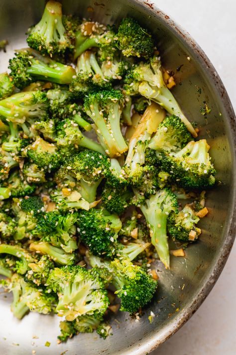 Stir Fried Broccoli, Chinese Broccoli Recipe, Best Broccoli Recipe, Sesame Recipes, Quick And Healthy Meals, Chinese Broccoli, Garlic Broccoli, Yummy Veggies, Fried Broccoli