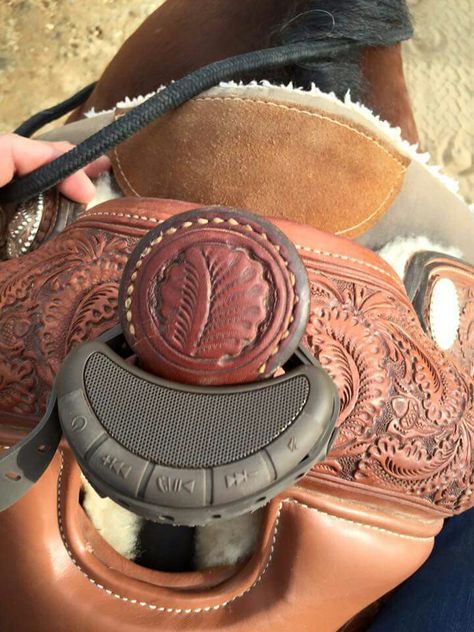 Who else wants a speaker for your saddle? Saddle Horn Speaker, Western Saddle Accessories, Horse Accessories Tack, Pink Horse Tack Western, Tack Room Ideas Western, Horse Stuff Western, Horse Stuff To Buy, Horse Tack Ideas, Horse Hair Ideas