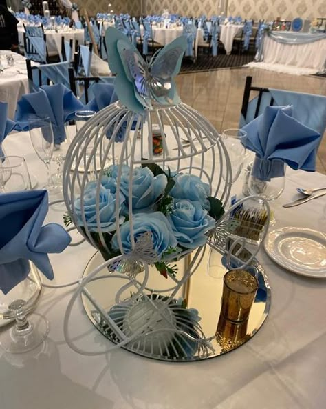 @julianas_bridal on Instagram Cinderella Quinceanera Centerpieces Ideas, Cinderella Sweet 16 Centerpieces, Cinderella 15 Party Decoration, Cinderella Quince Decorations, Cinderella Decorations Ideas, Baby Blue Centerpieces Quinceanera, Quince Blue Theme, Cinderella Centerpieces, Centerpieces For Quinceanera