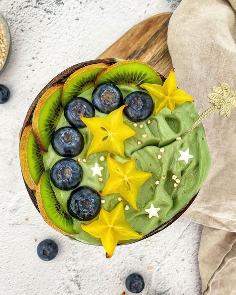 Matcha Nice Cream, Kiwi Smoothie Bowl, Granola Bowl, Green Foods, Blue Spirulina, Star Fruit, Frozen Mango, Frozen Bananas, Smoothie Detox