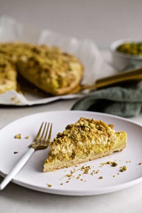 Pistachio Crumb Cake, Italian Pistachio Dessert, Cake With Pistachio Cream, Desserts With Pistachio Cream, Pistachio Paste Recipe Desserts, Pistachio Cream Dessert, Best Pistachio Cake, Pistachio Cream Cake, Pistachio Dessert Recipes