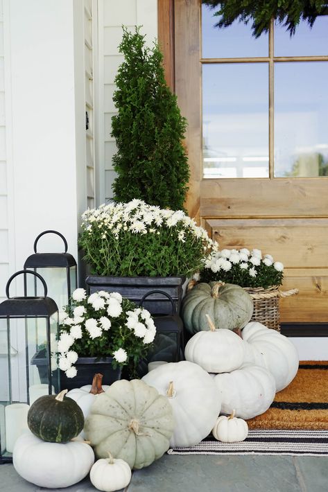 Neutral Fall Decorating Tips - Red White & Denim White Mums Wedding, Pumpkin Wagon, Fall Decor Home, Porch Pumpkins, Neutral Fall Decor, Fall Front Porch Decor, Faux Pumpkins, Fall Front Porch, Fall Outdoor Decor