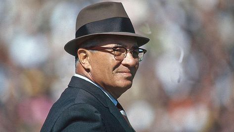 The NFL used historical footage and visual effects to create Lombardi's image Lombardi Quotes, Vince Lombardi Quotes, Nfl Championships, Stephen Covey, Vince Lombardi, Nfl History, Robert Louis Stevenson, American Football Players, Win Or Lose