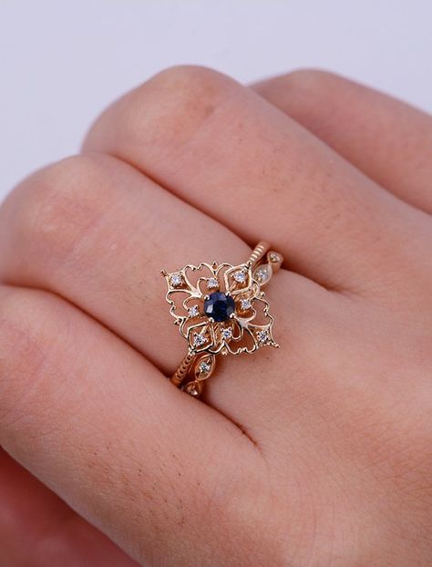 Ring Designs Unique, Art Deco Engagement Ring Vintage, Unique Diamond Wedding Rings, Best Diamond Rings, Unique Ring Designs, Vintage Engagement Rings Art Deco, Vintage Engagement Rings Sapphire, Diamond Rings Design, Engagement Ring Rose Gold