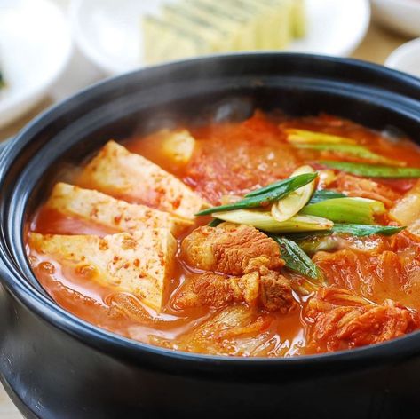 Kimchi Soup Recipe, Kimchi Stew Recipe, Vegan Korean Food, Kimchi Soup, Kimchi Jjigae, Kimchi Stew, Fermented Kimchi, Korean Side Dishes, Korean Winter