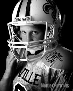 Mettler Portraits: Sports Picture Published! Kids Sports Pictures, Team Mom Football, Youth Sports Photography, Football Team Pictures, Football Senior Pictures, Peewee Football, Cheer Photography, Football Poses, Sport Photoshoot