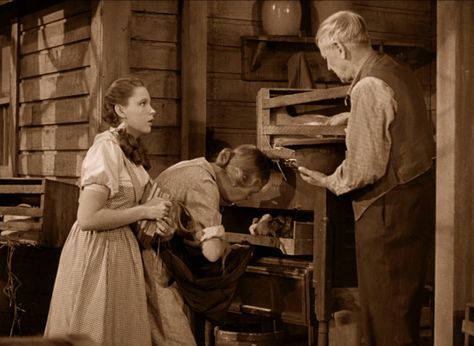 Dorthy, Auntie Em and Uncle Henry. Wizard Of Oz Movie, Wizard Of Oz 1939, Dorothy Gale, Beloved Movie, Lion Costume, Land Of Oz, The Wonderful Wizard Of Oz, The Wizard Of Oz, Yellow Brick Road