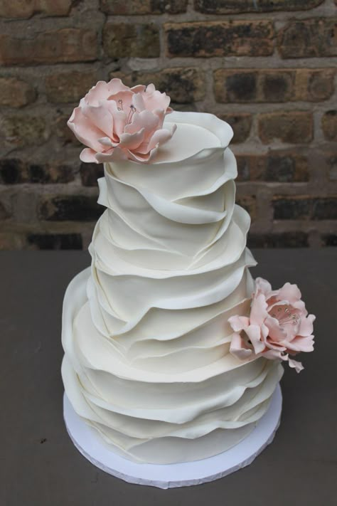 Tiered Cake, White Wedding Cake, White Wedding, Wedding Cake, Frosting, Pink Flowers, Wedding Cakes, The Top, Texture