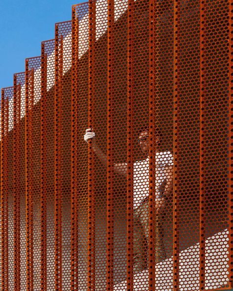 ⁣ #architecturesight ⁣ For the CASA ORBITA project, PK Studio chose Z-140 cladding in perforated Corten steel. This was done to create a screen that offers privacy and controls the entry of light on the second floor of the house, thus creating an intimate environment for the inhabitants. This type of cladding does not require maintenance, which helps preserve its original appearance as if it were newly installed.⁣ ⁣ _Project: CASA ORBITA ⁣ _Location: Virazón, Rincón de Milberg, Buenos Aires ⁣... Perforated Floor, Types Of Cladding, 2023 Picture, Steel Cladding, Corten Steel, Interior Architecture Design, Original Image, Picture Gallery, Interior Architecture