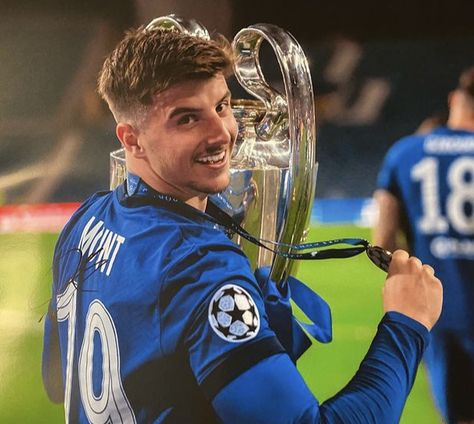 16 Century Aesthetic, Chelsea Team, Soccer Goals, Football Wags, Soccer Photography, Premier Lig, Boy Blurred Pic, Soccer Boyfriend, Mason Mount