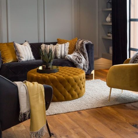 What Colors Go With Charcoal Grey Couch? (25 Ideas) - FarmFoodFamily Charcoal Grey Couch Living Room Decor, Charcoal Sofa Living Room, Charcoal Grey Couch, Grey Couch Decor, Charcoal Living Rooms, Mustard Living Rooms, Dark Grey Couch Living Room, Gray Sofa Living, Blue Sofas