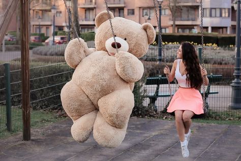 Girly Facts, Big Teddy Bear, Big Teddy, Teddy Day, Teddy Bear Wallpaper, Giant Teddy Bear, Giant Teddy, Teddy Bear Girl, Bear Girl