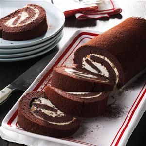 Chocolate Cake Roll, Snack Cake Recipe, Jelly Roll Cake, Recipes Using Cake Mix, Chocolate Roll Cake, Cake Rolls, Cake Roll Recipes, Chocolate Peanut Butter Cake, Chocolate Roll