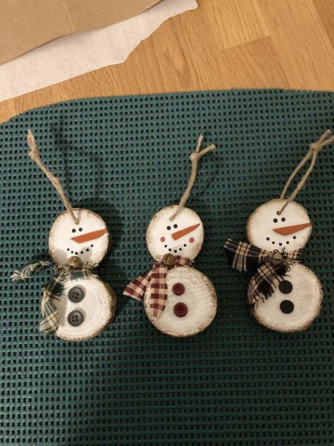 💲Dollar Tree Fanatics Crafts & Decor💲 | Made some cute snowman ornaments from some wood rounds | Facebook Diy Wood Snowman Ornaments, Snowman From Wood Rounds, Mini Wood Rounds Crafts, Wood Round Snowman, Handmade Snowman Ornaments, Snowman Ornaments Diy Tree Decorations, Wood Ball Crafts, Dollar Tree Christmas Crafts Diy 2024, Diy Wood Snowman