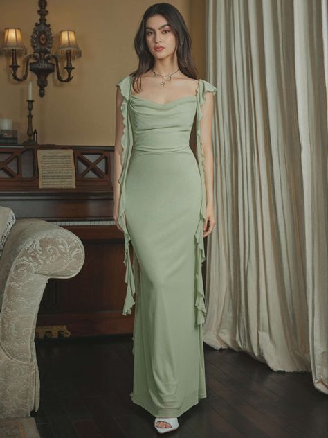 Maxi Outfits, Hem Design, Festival Looks, Maxi Dress Green, Solid Clothes, Long Gown, Chest Pad, Looks Vintage, Dream Dress