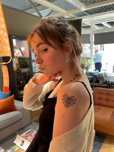 Very pretty girl with a heart spiderweb tattoo Spiderweb With Heart Tattoo, Tattoo Inspo Aesthetic Grunge, Girl With Tattoos Aesthetic, Tattoos Aesthetic Girl, Aesthetic Heart Tattoo, Tattoo Aesthetic Girl, Spider Web Heart Tattoo, Tattoo Spiderweb, Heart Tattoo Aesthetic