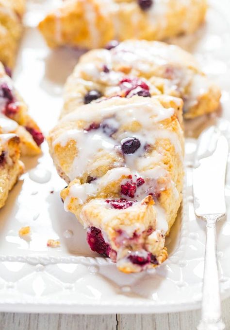 The Best Glazed Mixed Berry Scones - If you've always thought scones were dry, this easy recipe will change your mind forever! Mixed Berry Scones, Best Scone Recipe, Berry Scones, Homemade Scones, Blueberry Muffins, Scone Recipe, Breakfast Treats, Breakfast Dishes, Finger Food