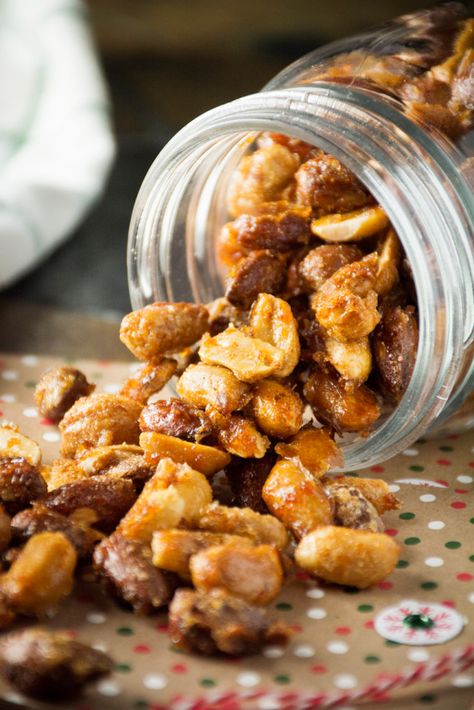 Pecan Desserts Recipes, Spicy Nuts, Easy Roast, Pecan Desserts, Dessert Simple, Nut Recipes, Roasted Nuts, Pecan Recipes, Candied Nuts