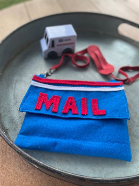 Love this toddler mail bag! Perfect for your kids imagination. My little one loves using this bag to deliver mail or use as her purse. The bag is made with felt and the strap is made with durable leather and metal hardware. Toddler Pretend Play, I Girl, Toddler Purse, Mail Truck, Mail Bag, Kids Pretend Play, Fall Bows, Kids Imagination, Girls Purse