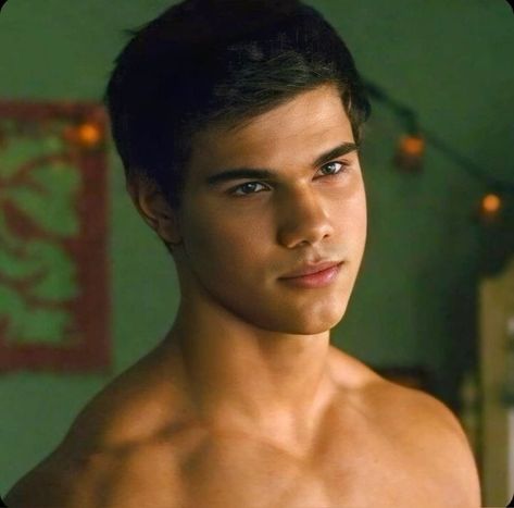 Jacob Lautner, Jake From Twilight, Hear Me Out Cake People, Jake Twilight, Jacob Black New Moon, Taylor Lautner Twilight, Taylor Lautner Shirtless, Jacob Twilight, Taylor Jacobs