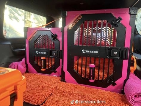 Dog Car Setup, Dog Training Facility, Dog Van, Dog Car Travel, Custom Dog Crate, Dog Transport, Dog Kennel Ideas, Pet Store Ideas, Dog Room Decor