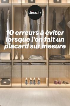 Vous avez envie d’aménager un dressing sur-mesure ou vous avez simplement besoin de placards sur-mesure pour la cuisine ou la salle de bains ? Découvrez les 10 erreurs à éviter lorsque vous optez pour un placard sur-mesure ! Dressing Entree, Dressing Organisation, Dressing Deco, Idee Dressing, Decoration Dressing, Dressing Dimensions, Ikea Armoire, Dressing Angle, Organisation Dressing