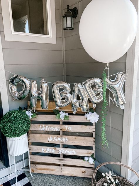 Baby Shower Pallet Ideas, Pallet Baby Shower Decor, Hunter Baby Shower Theme, Diy Baby Shower Sign, Outdoor Baby Shower Ideas, Auntie Things, Cow Baby Shower Theme, Shower Recipes, Cricut Baby Shower