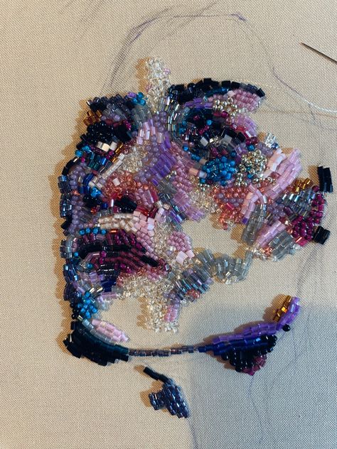 Crochet Textile Art, Beaded Portrait Art, Beading On Canvas, Bead Embroidery Clothing, Beads Clothes Embroidery, Beading Embroidery On Fabric, How To Embroider Beads, Beading Aesthetic, Bead Work On Fabric