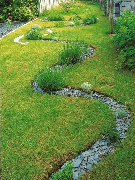 Office Landscaping, Pnw Design, Stone Mulch, Garden Landscaping Design Ideas, Outdoor Architecture, Long Planter, Curved Bed, Hgtv Garden, Florida Gardening