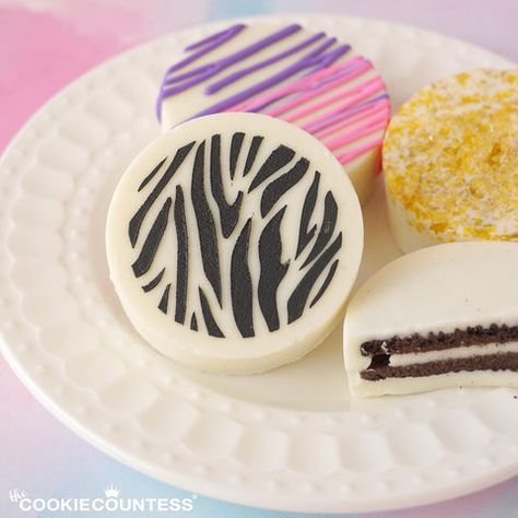 Oreo Cookie Molds, Candy Coated Oreos, How To Decorate Chocolate Covered Oreos, Decorating Chocolate Covered Oreos, Oreo Cookie Pucks, How To Make Chocolate Covered Oreos, Cake Cycles, Oreo Pucks, Icing Cookies Tutorial