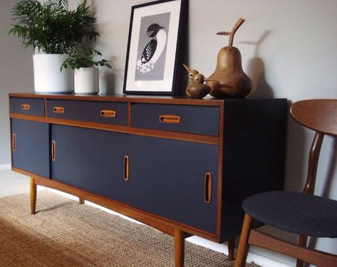 Retro Sideboard Upcycled, Mid Century Sideboard Makeover, Painted Wood Furniture, Sideboard Upcycle, Retro Sideboard, Mid Century Sideboard, Retro Mid Century Modern, Diy Furniture Renovation, Furniture Renovation