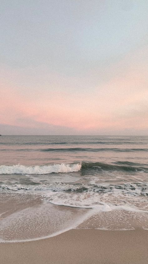 Pink Sand Beach Wallpaper, Light Pink Ocean Aesthetic, Sand Pink Wallpaper Iphone, Sea Pink Aesthetic, Aesthetic Ocean Wallpaper Iphone, Light Pink Wallpaper Aesthetic Pastel, Pastel Ocean Aesthetic, Light Pictures Aesthetic, Light Beach Aesthetic