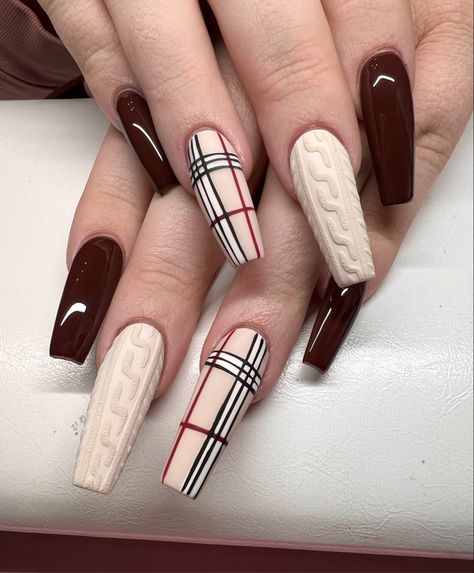 Burberry Sweater Nails, Brown Christmas Nails Art Designs, Christmas Brown Nails, Burberry Plaid Nails, Plaid And Sweater Nails, Cranberry Color Nails, Plaid Nails Acrylic Fall, Burgundy And Brown Nails, Nail Art Designs Fall 2024