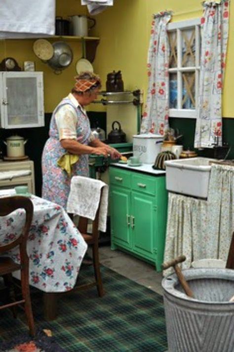 Mismatched Kitchen, Farm Kitchens, Granny House, Grandma Cooking, 1940s Home, 1940's Style, Farmers Wife, Grandma's Kitchen, Country Kitchen Designs