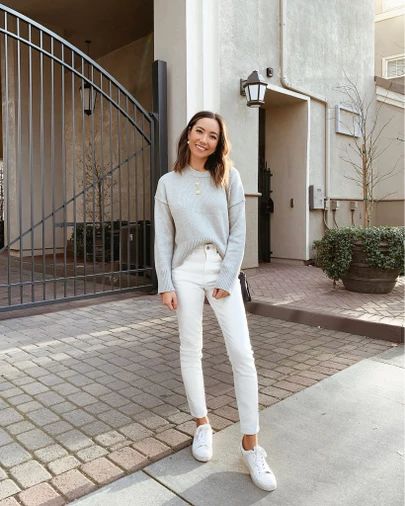 White Denim Outfit, Jeans And Sneakers Outfit, White Sneakers Outfit, Trainers Outfit, Sneaker Outfits, White Jeans Outfit, Jeans Outfit Summer, White Denim Jeans, Casual Weekend