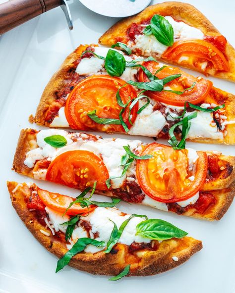 Margherita Flatbread, Homemade Flatbread, A Couple Cooks, Flatbread Recipe, Vegan Recipes Plant Based, Pizza Sauce Recipe, Pizza Sauce Homemade, Couple Cooking, Pizza Flavors