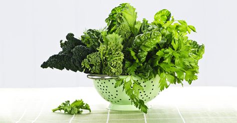 How to Cook Greens: Recipes, Cooking and Storing Tips By Mark Sutton Salad Macaroni, Kiat Diet, Magnesium Benefits, Dark Leafy Greens, Metabolic Diet, How To Make Pesto, Fast Metabolism Diet, Leafy Vegetables, Fast Metabolism