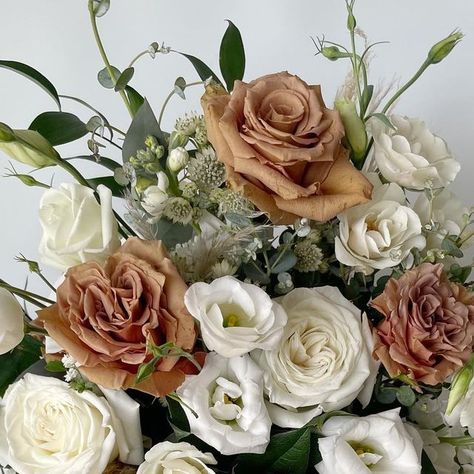 Cream Fall Wedding Flowers, Neutral Color Wedding Flowers, White And Brown Wedding Theme, Fall Florals Wedding, Toffee Rose Bouquet, Brown Wedding Flowers, Taupe Roses, Toffee Rose, Brown Wedding Themes