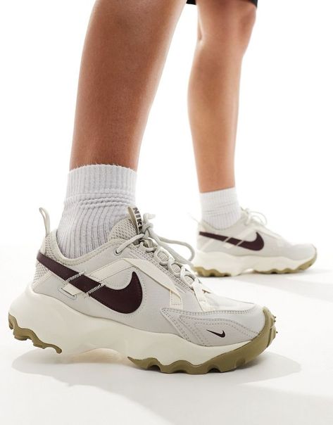 Nike TC 7900 sneakers in beige and black-Neutral Beige And Black, Everyday Shoes, Active Wear Leggings, Shoe Style, Sneaker Head, Tennis Shoes, Cute Shoes, Trending Shoes, Women's Shoes